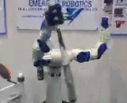 安川SDA5D双臂机器人挥舞棒球棍做出各种动作